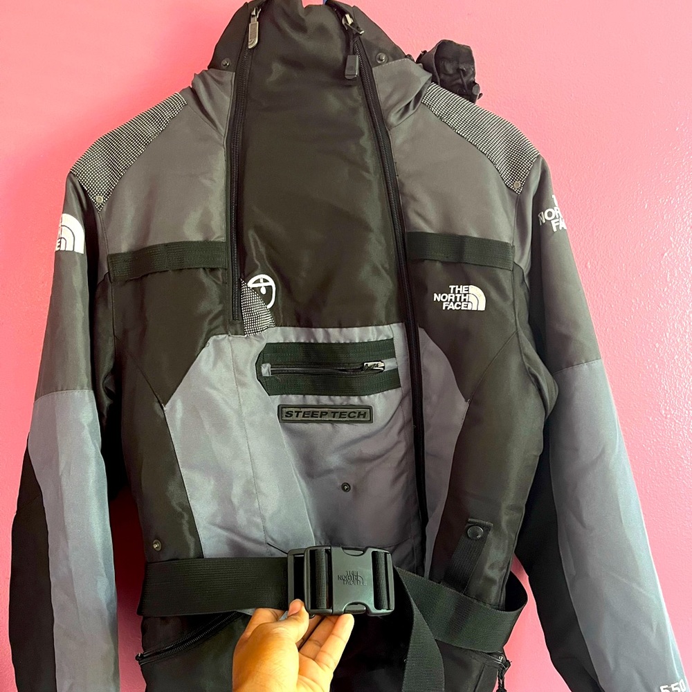 NORTH FACE JACKET fits a MEN SMALL